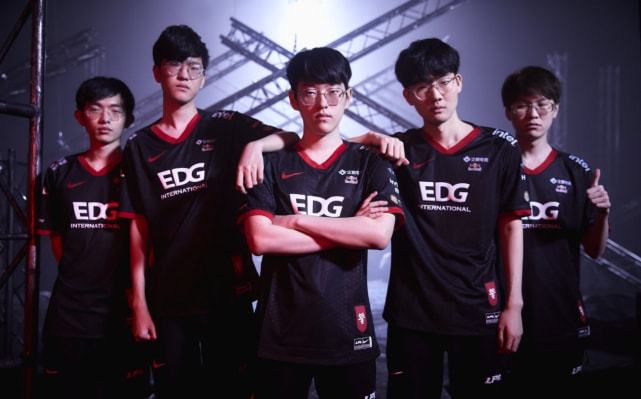 锦标赛上 锦标赛上