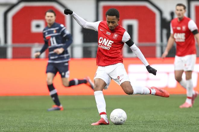 同时保持稳 同时保持稳